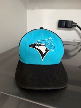 2, Toronto blue jays hats